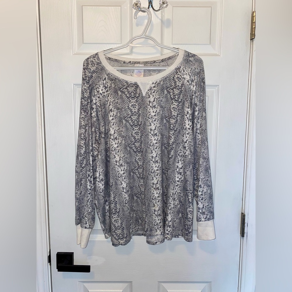 Women’s Gray Long Sleeve Shirt